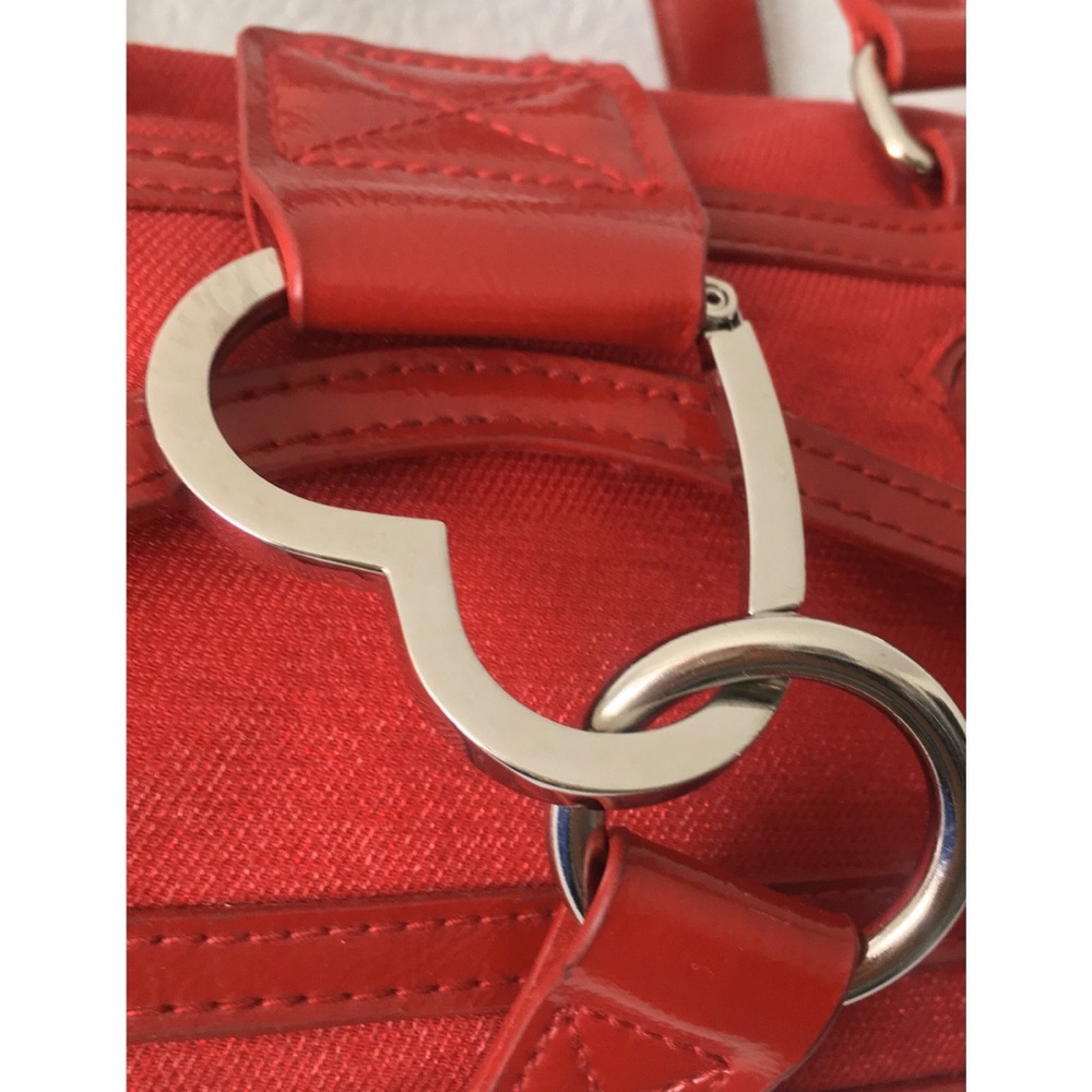 Mini Heart Barrel Bag - Picture 6 of 10